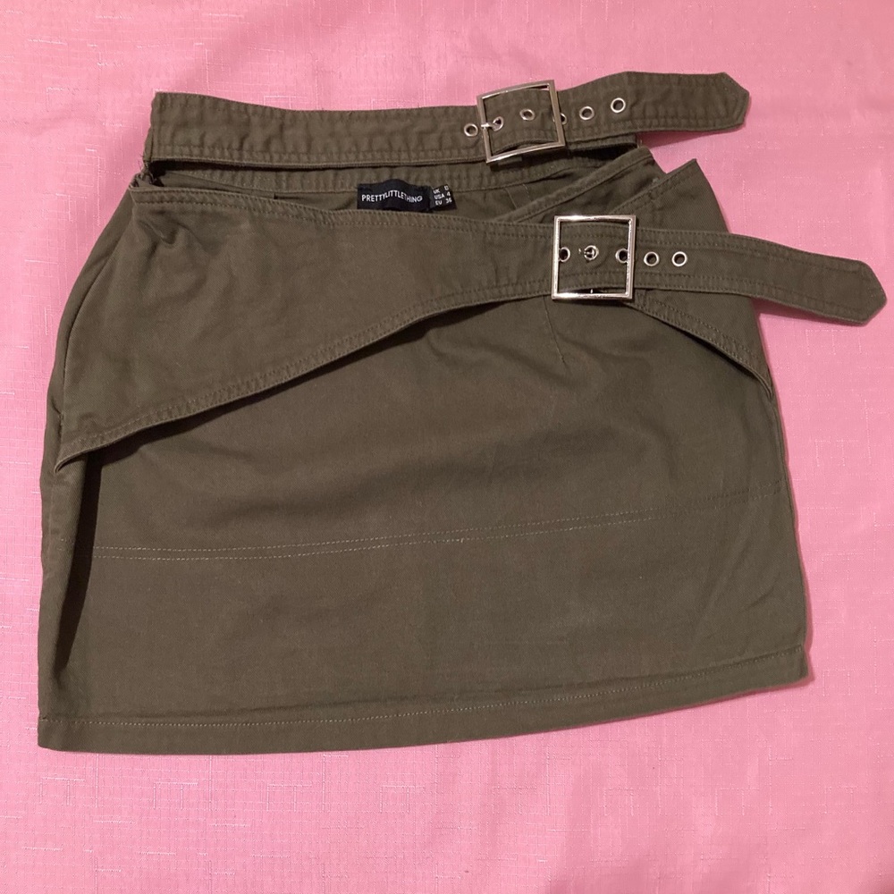 Olive WOVEN BUCKLE CUT OUT DETAIL MINI SKIRT Trendy Style Out Of Stock High Rise